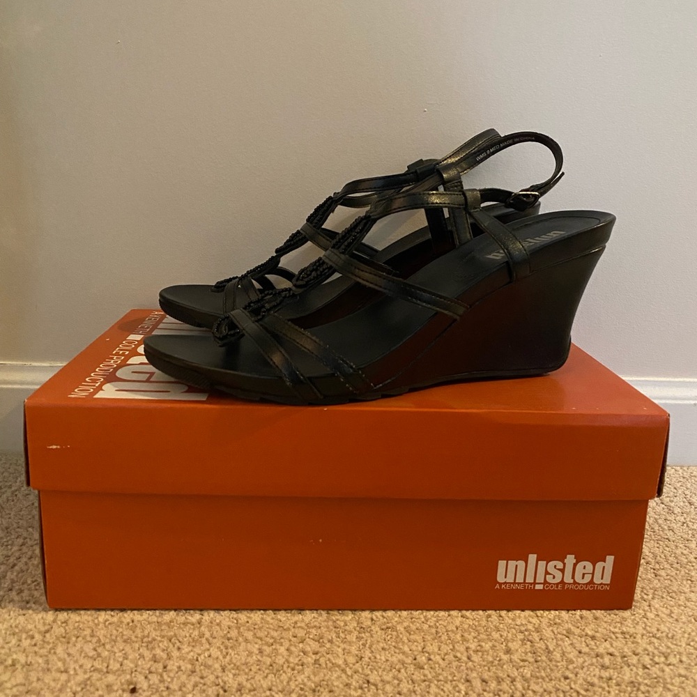 Unlisted Black Wedge